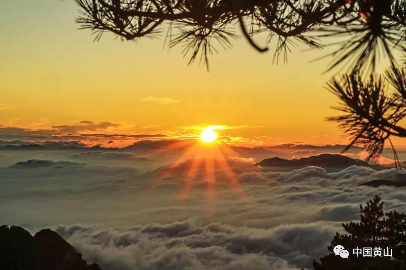 2-Day Huangshan Mountain Sunset Climb & Sunrise Camp Guided Tour from Hangzhou