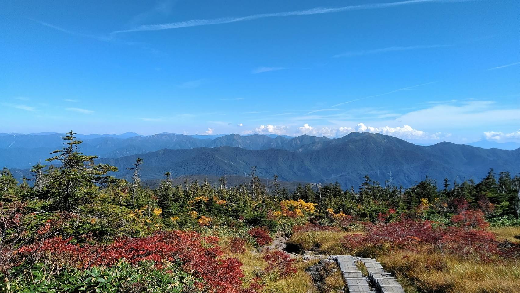 We are looking for members for the Yukigata Mountaineering Club -Why don't you go mountain climbing with the staff-