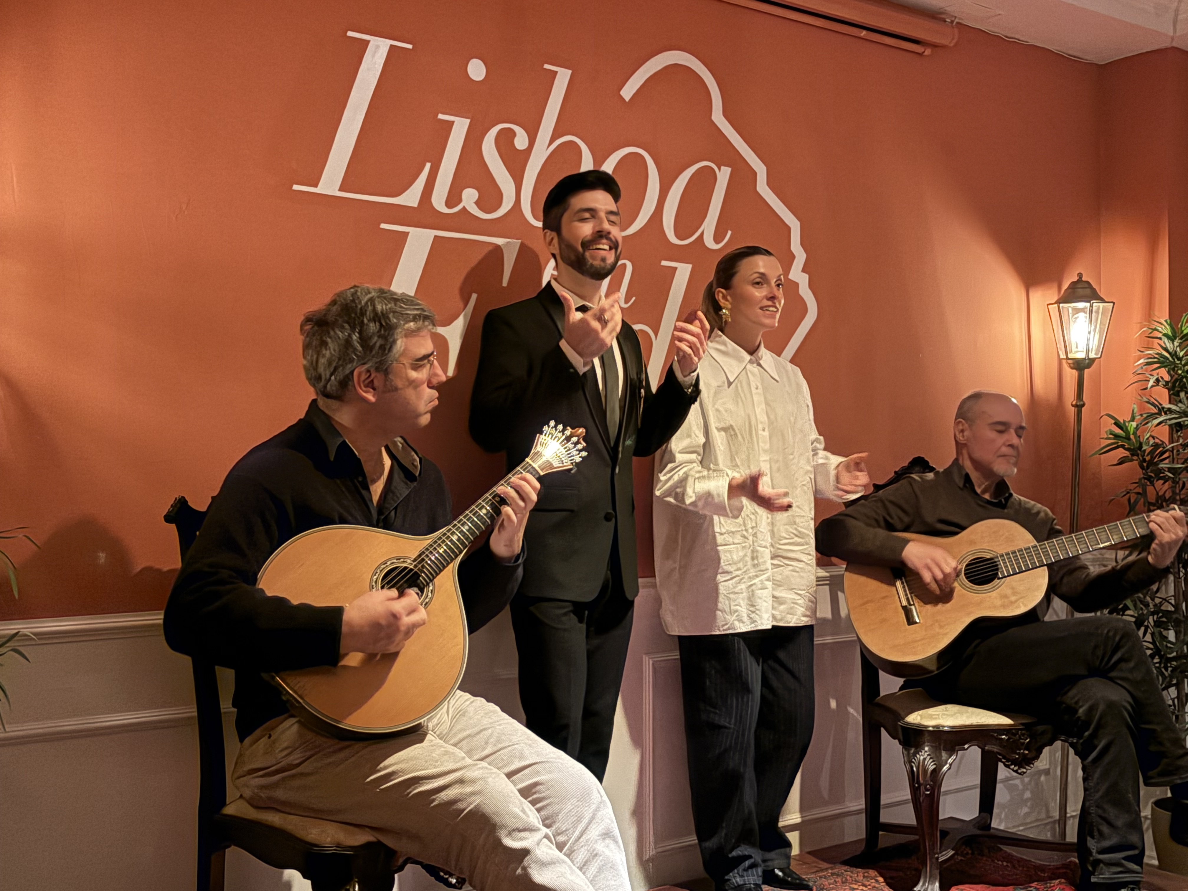 Intimate Live Fado Music Show in Lisbon with Port!