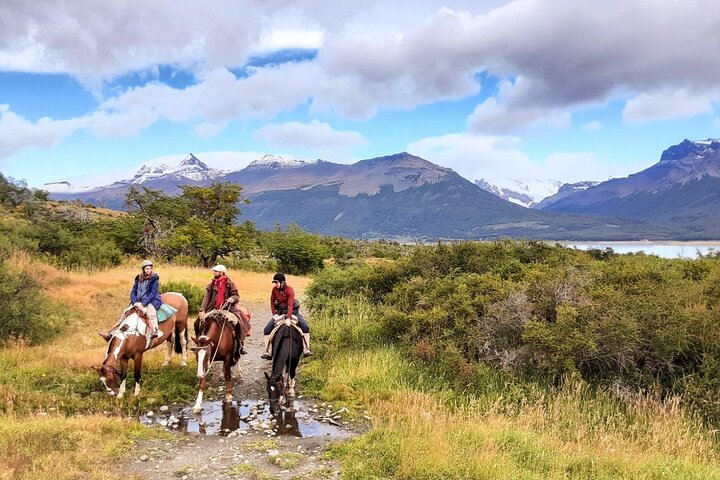 Nibepo Aike Ranch Day and Horseback Riding from el Calafate