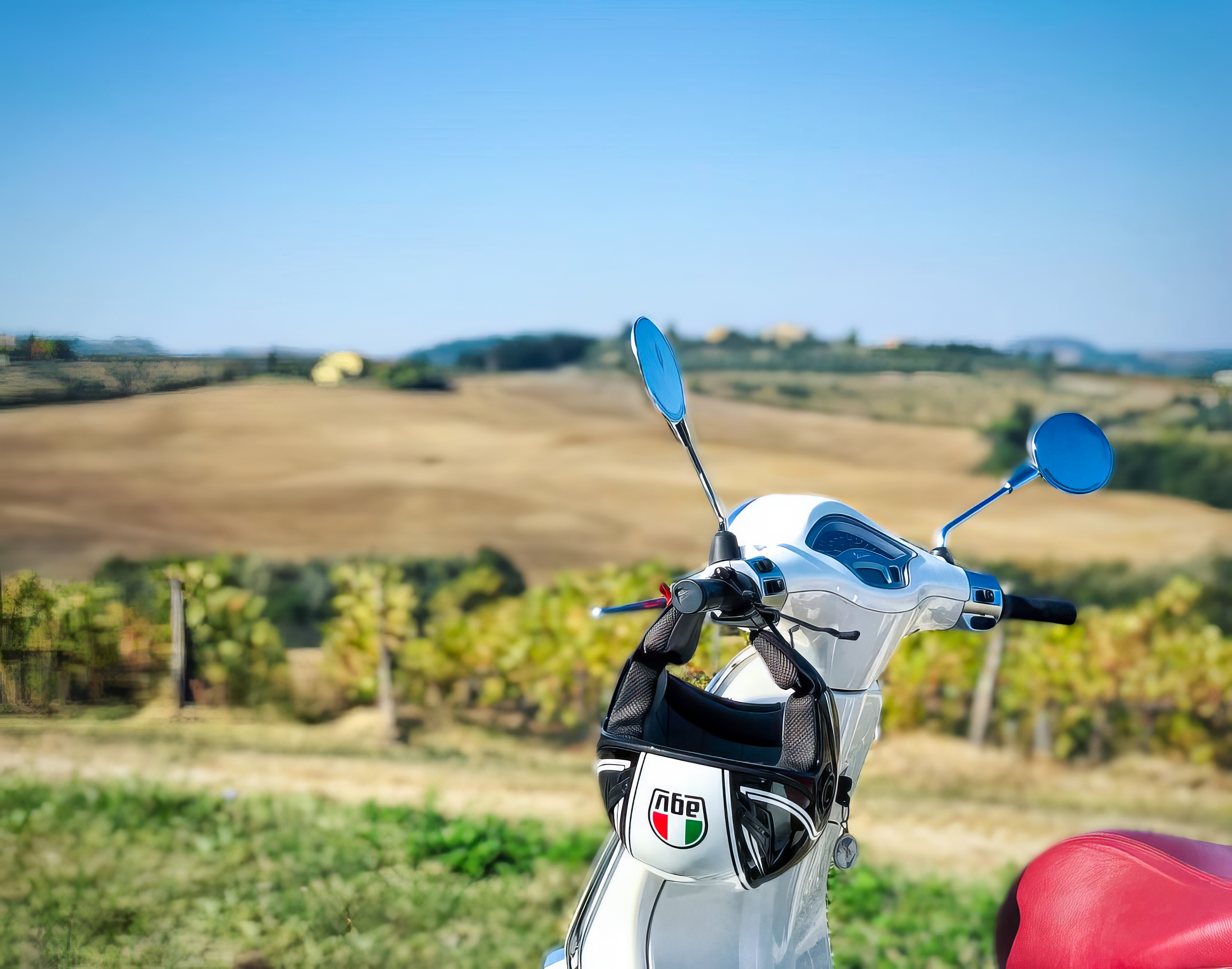 Authentic Tuscany Vespa Tour with Winery Lunch & Wine Tasting in Chianti