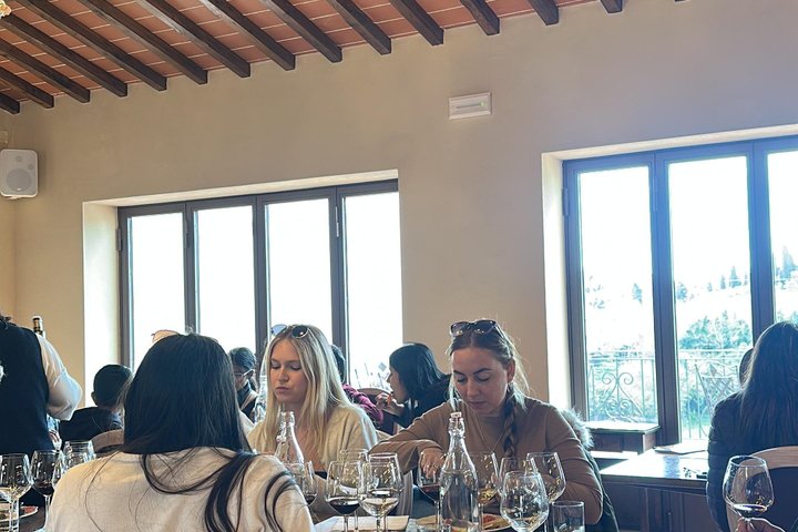 Tuscany Vespa Tour with Winery Lunch & Wine Tasting in Chianti