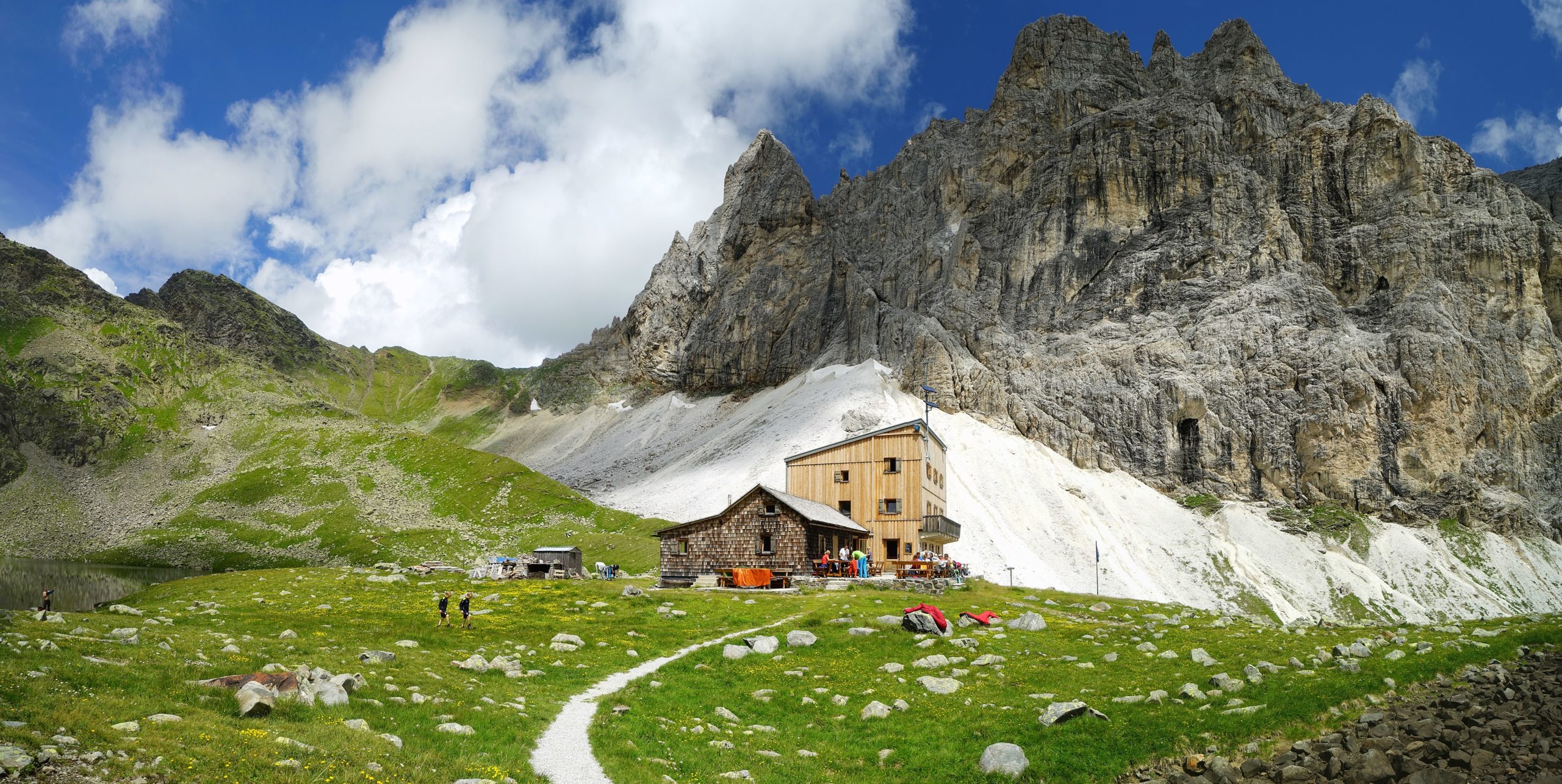 Exceptional Hut-to-Hut Hike in the Scenic Wipptal Valley