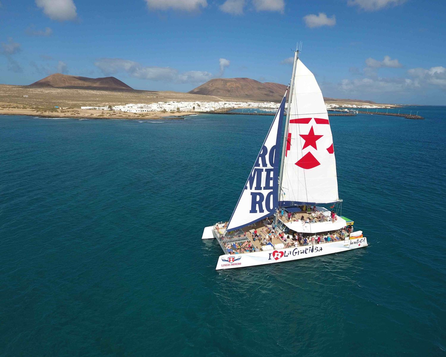 La Graciosa Catamaran Cruise with Lunch & Open Bar from Lanzarote