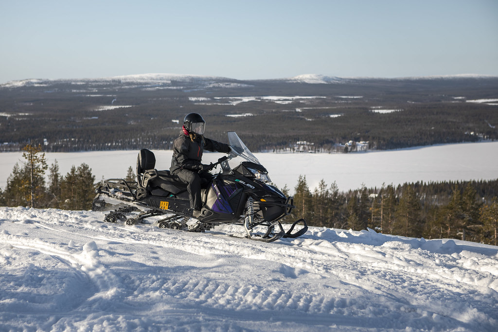 Electric snowmobile nature safari 2 hours