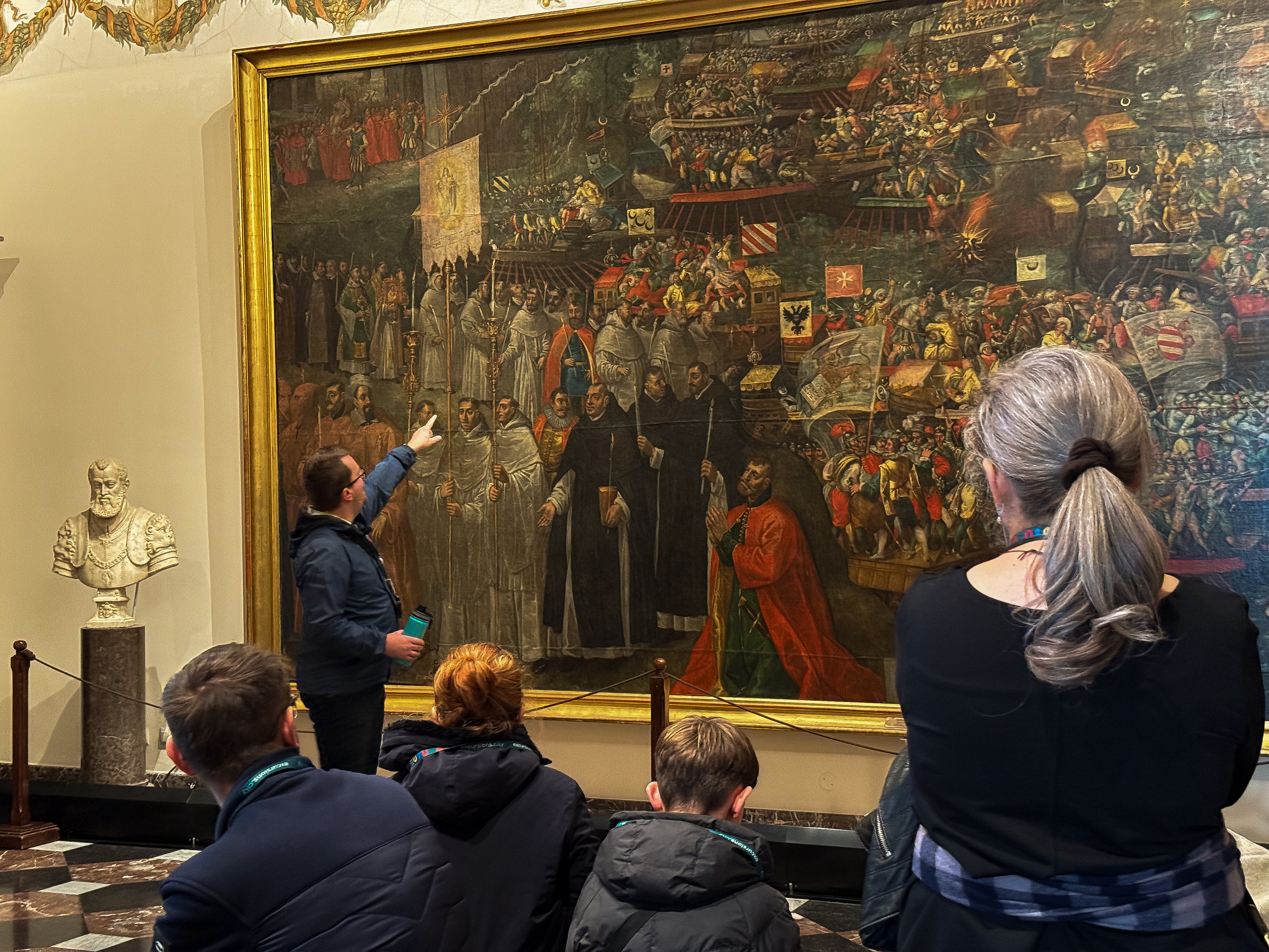 Cracow: Wawel Castle and Cathedral Guided Tour