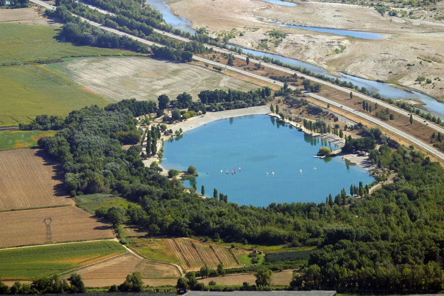 Vannades lake aquatic leisure space in Manosque