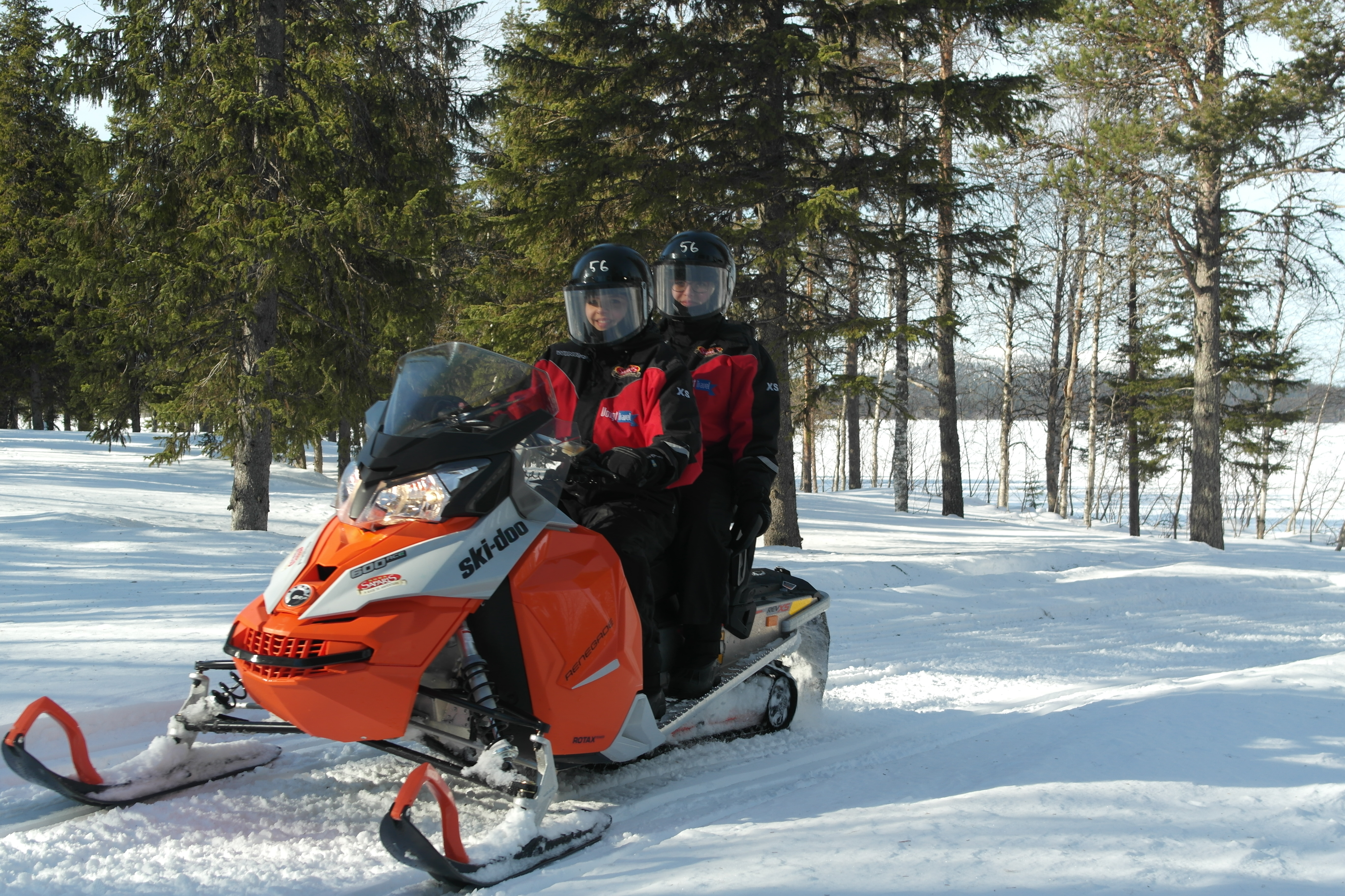 Snowmobile safari 40km and lunch