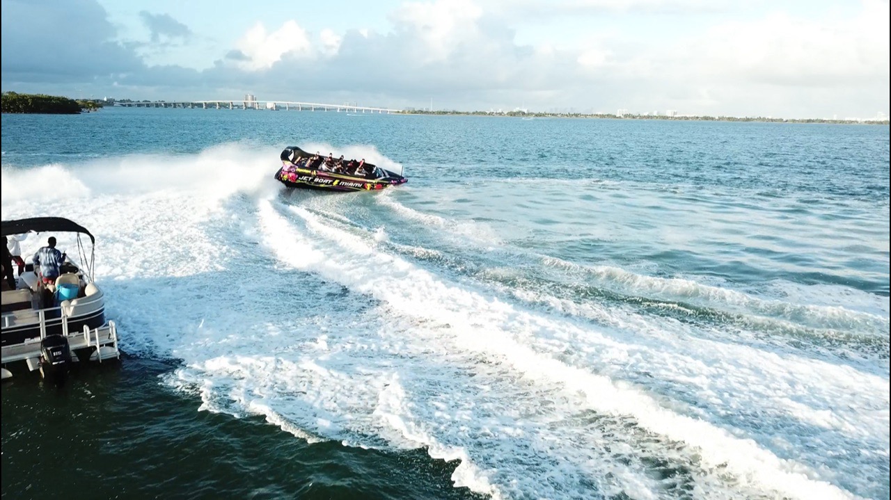 Speedboat Ride from South Beach and Miami City Tour