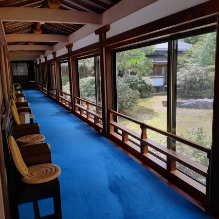 【西南院】「吉夢招来 夢祈願」護摩木のご奉納と寺院内のカフェでくつろぐ（良い夢みまくらカバーのお土産付き）【Sainan-in Temple】 dedicate a Goma tree and relax at cafe inside the temple.