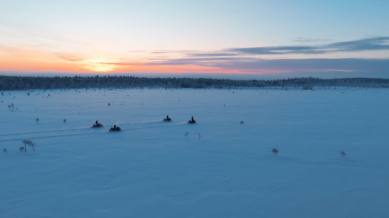 Night-time adventure by snowmobile (small group)