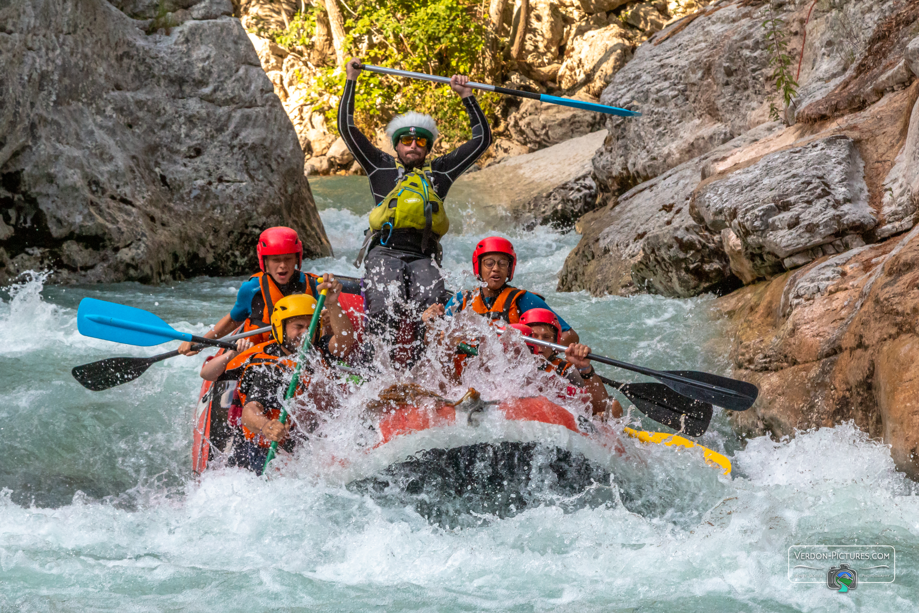 RAFTING in the Verdon Gorges. Conviviality guaranteed