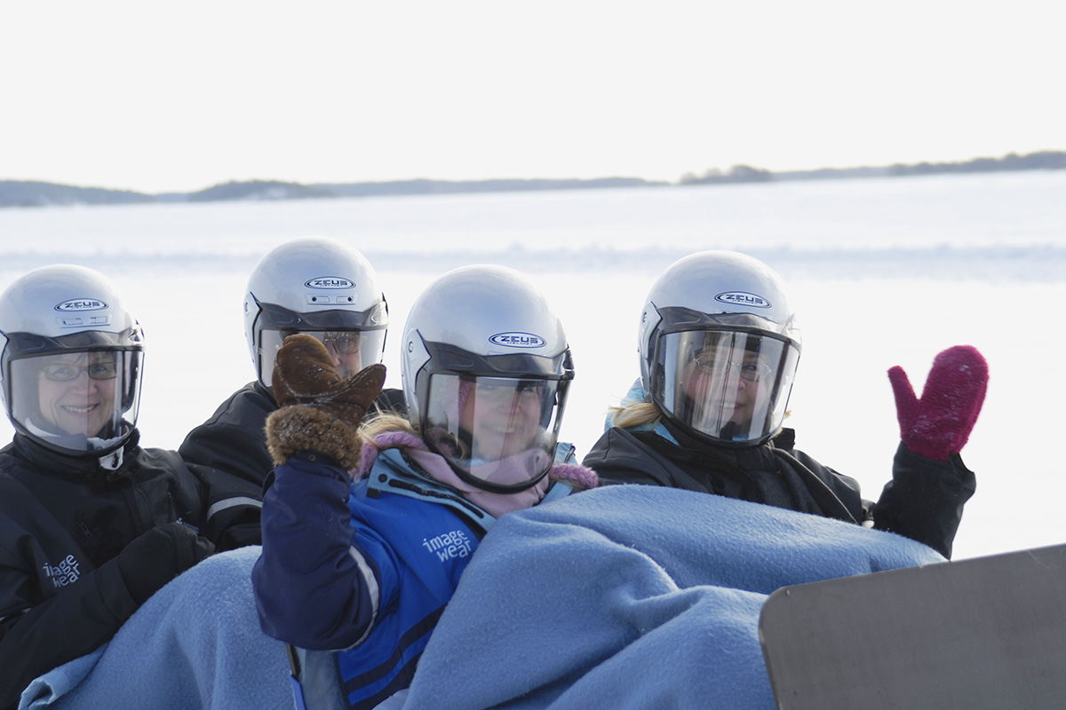 Sleigh ride to Linnansaari National Park