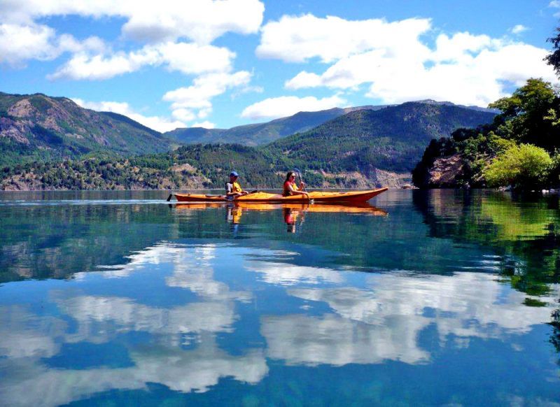 Kayaking in Machonico lakes on the Siete Lagos trail