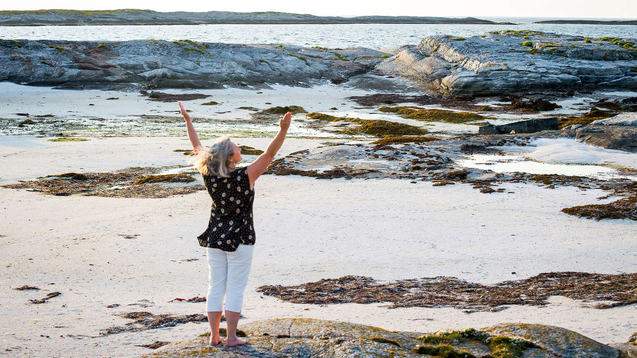 Guided fishing village tour at Støtt