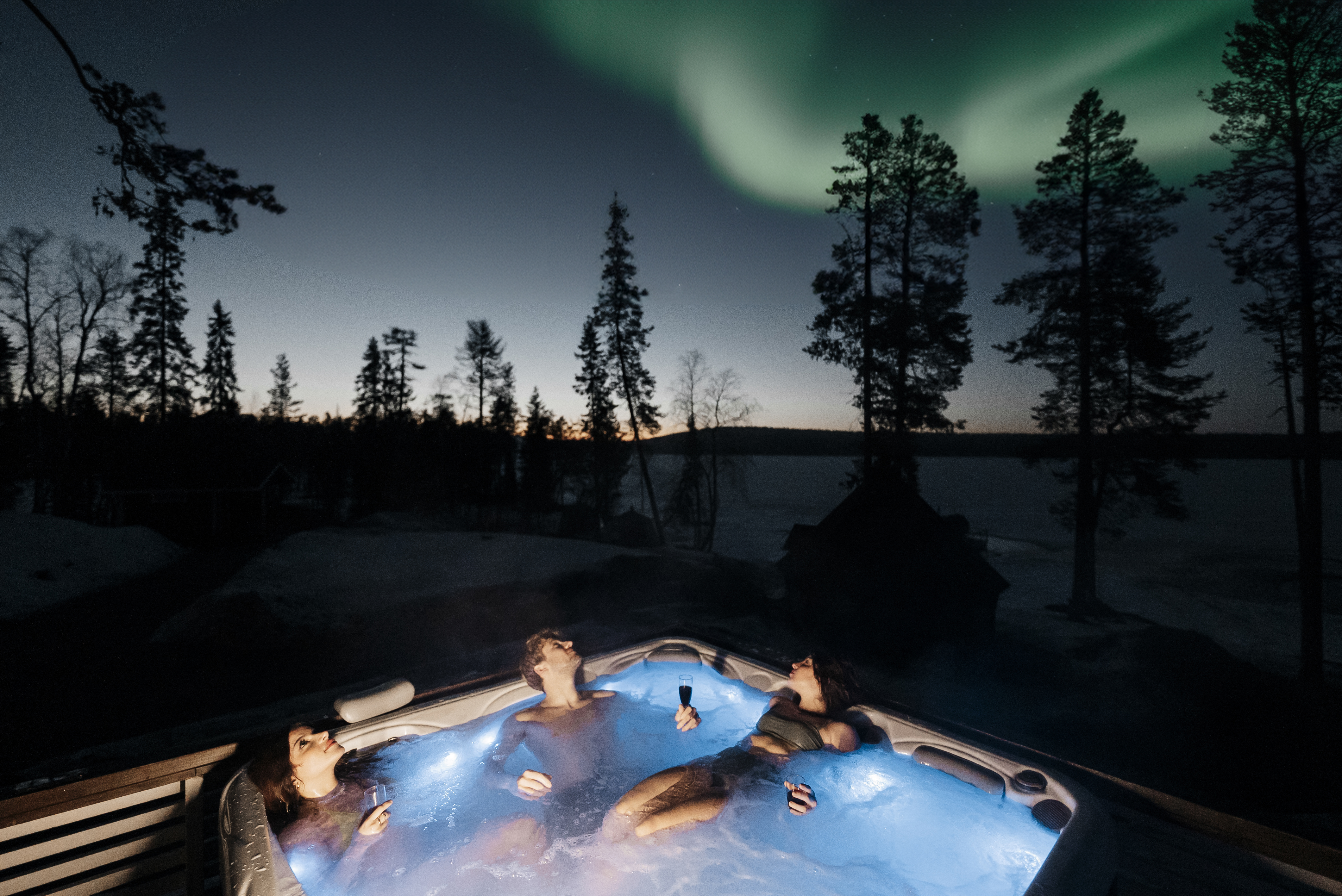 Private Arctic Forest Sauna and Jacuzzi with Northern Lights