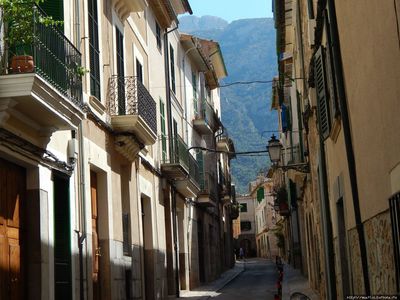 Discover the exciting history of Soller: Walking Audio Tour on Mobile App