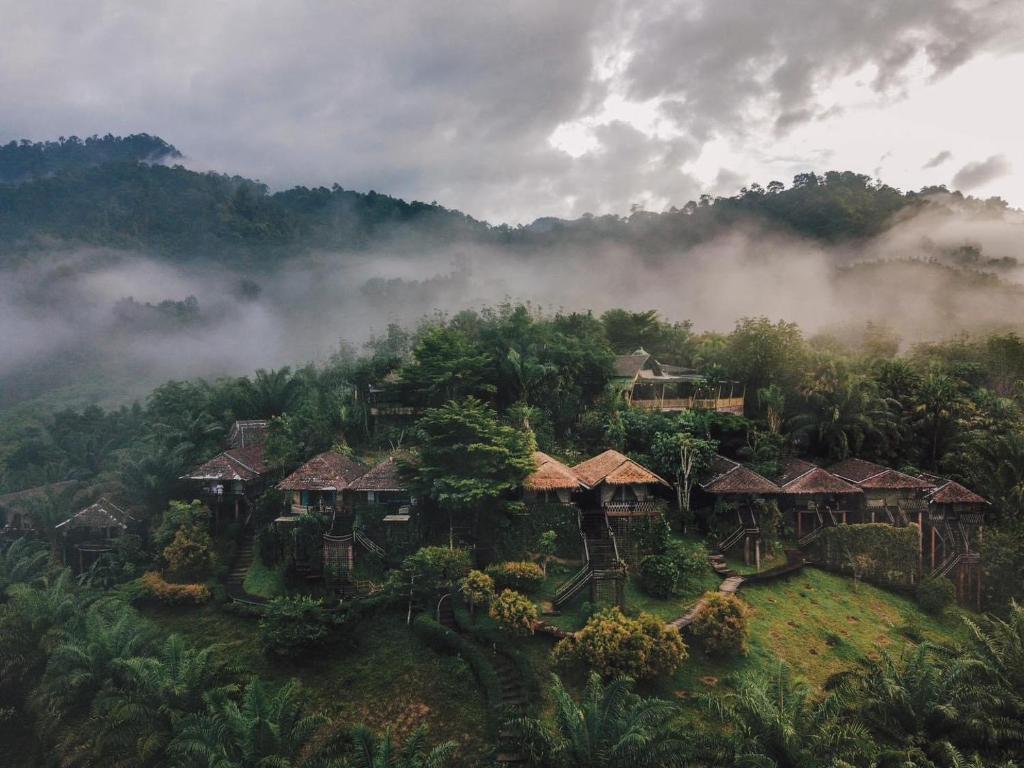 Thailand Escapade: Beach Retreat, Jungle Adventure and Remote Islands