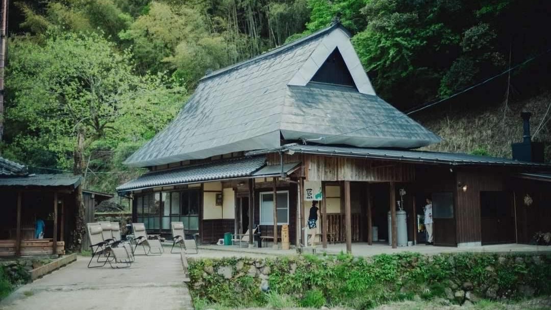 Outdoor sauna in traditional Japanese house