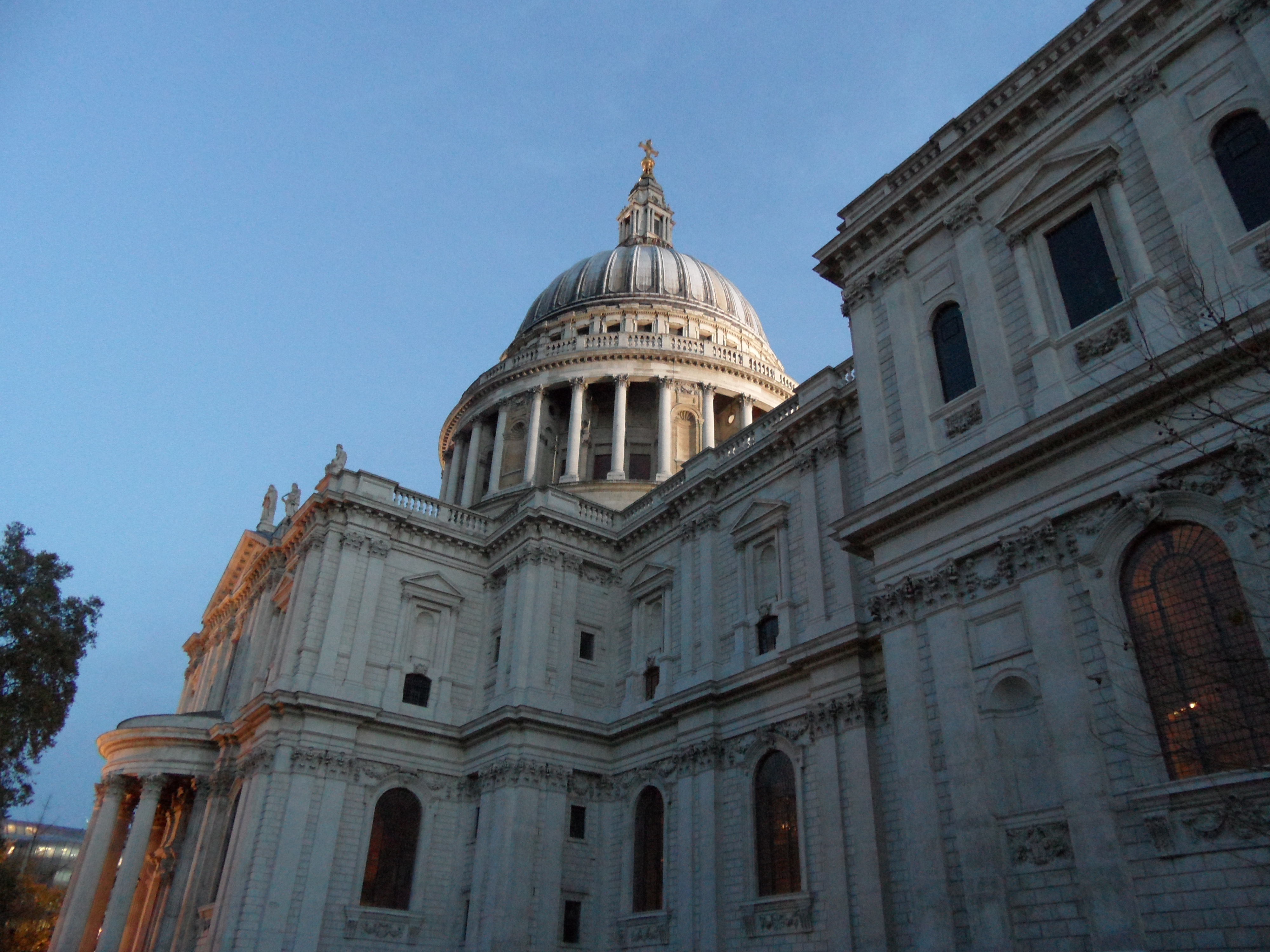 Group walking tour of London up to 3 hours