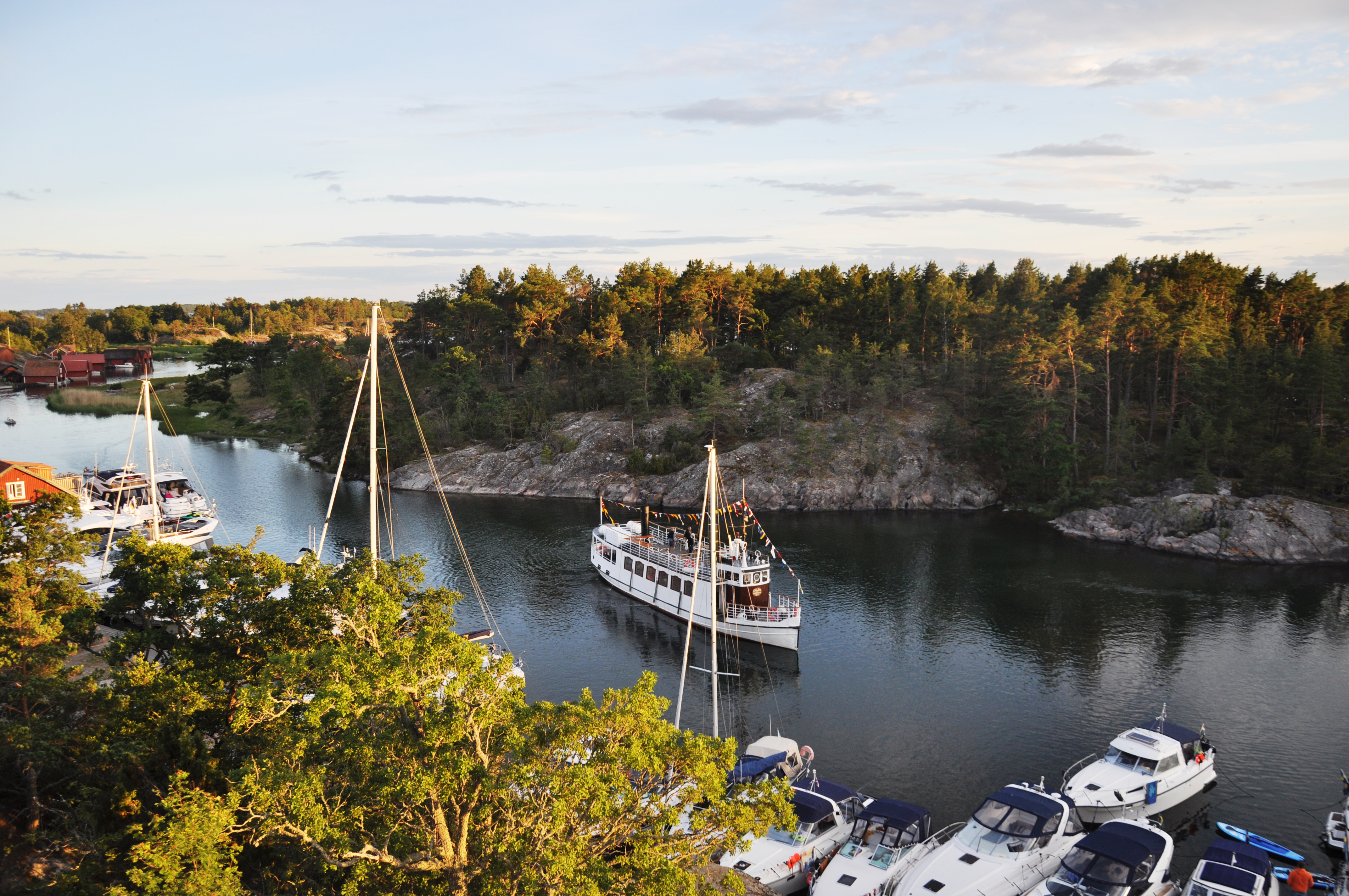 Evening tour to Harstena