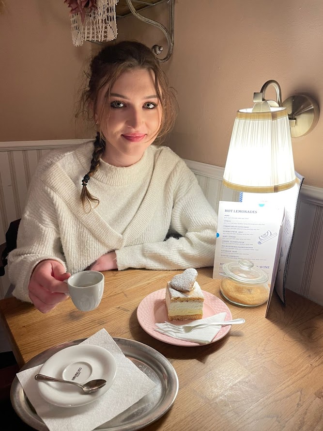 Bratislava: Old Town Cake Tasting Experience