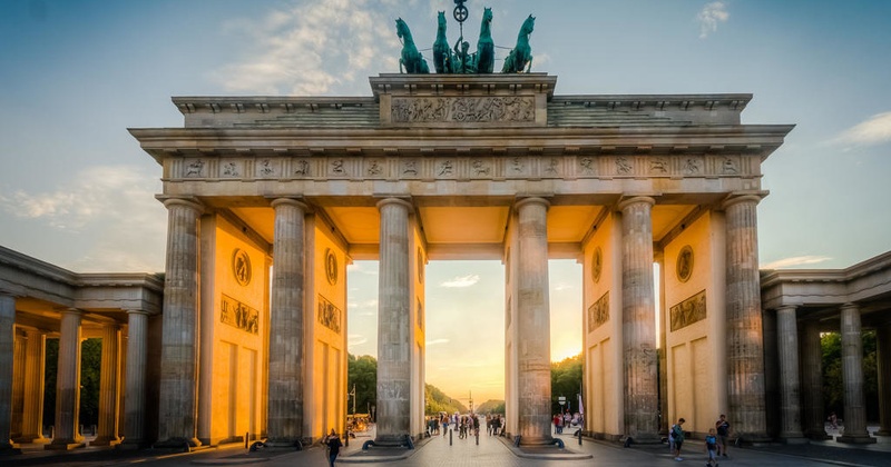 Third Reich, Hitler & Cold War – Berlin City Center Walking Tour - Private (French)