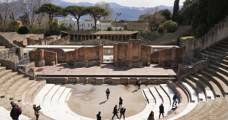 Transfer from Naples to Positano with Private Tour in Pompeii