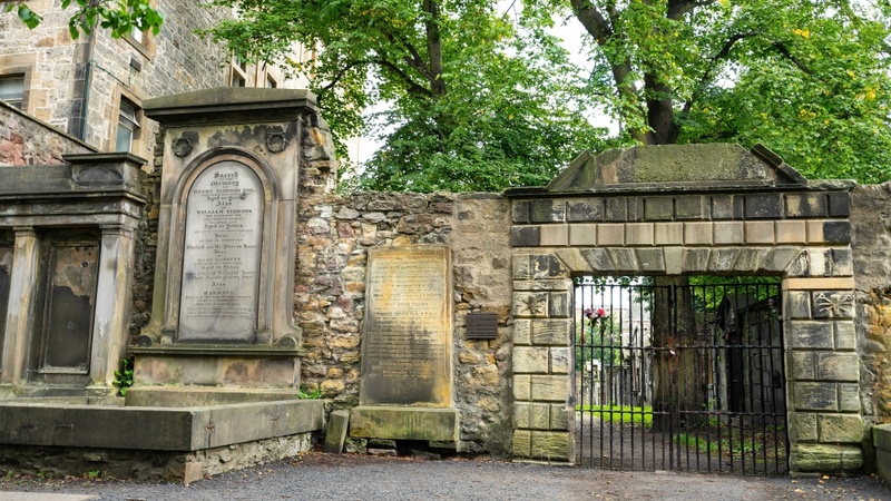 Vaults & Graveyard Tour