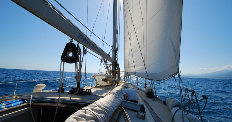 The Azure Day: a Sailboat journey in the Cinque Terre