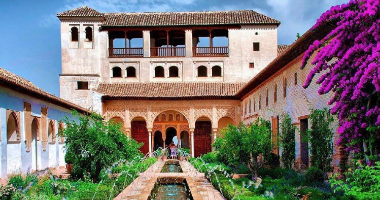 Alhambra Palace and Granada Walking Tour