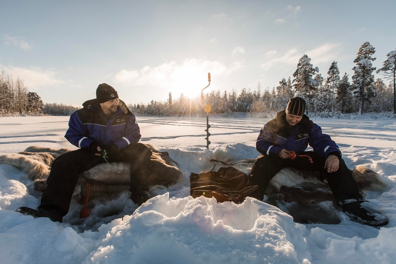 1.5h Ice Fishing Nearby