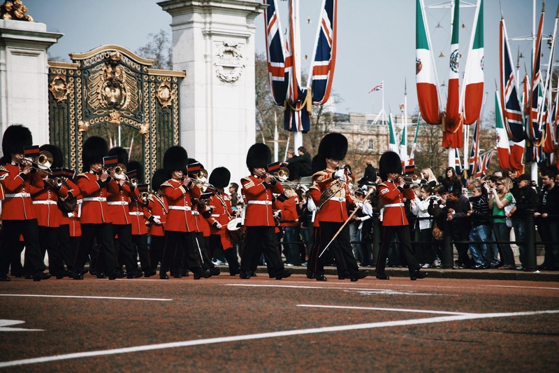 Changing of the Guard Guided Walking Tour – Private (ENGLISH)