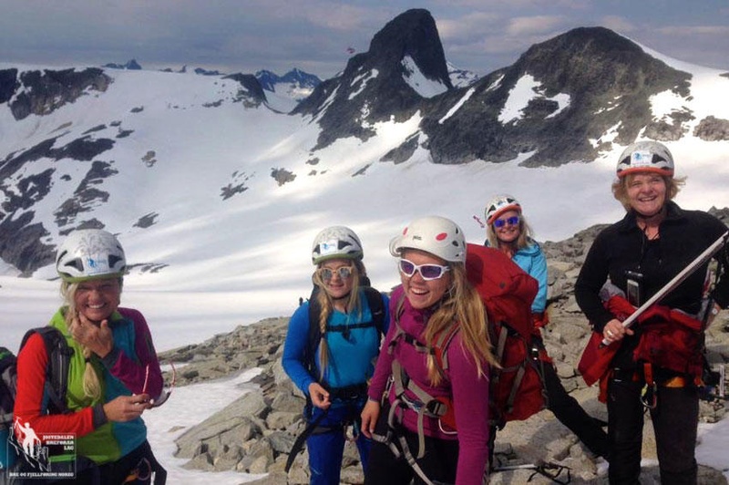 Summit hike to Stølsnostind (2074m) via Falketind (2067).