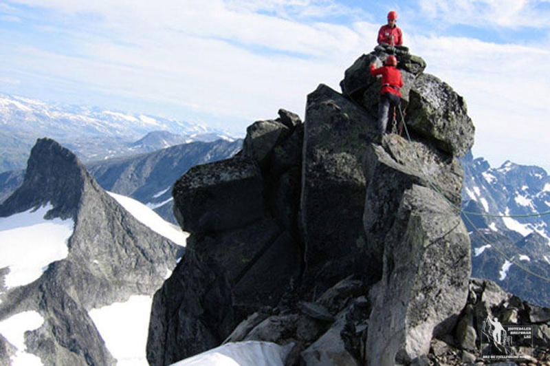 Climb to Store Austabotntind (2204m)