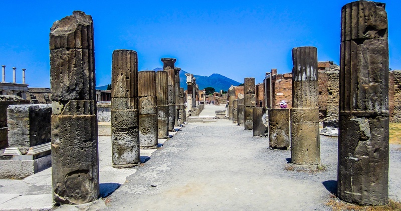 Pompeii and Naples Private Excursion with tickets included