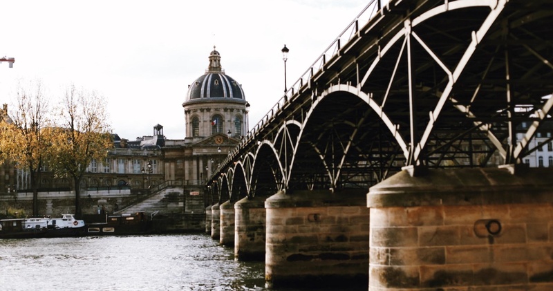 Combo: Paris City Center w/ Notre Dame + Louvre Museum Guided Tour – Semi-Private (ENGLISH)