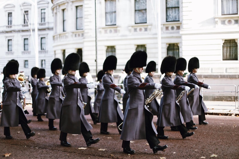 Changing of the Guard Guided Walking Tour – Semi-Private (ENGLISH)