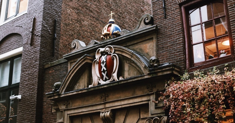 Combo: Amsterdam History - City Center + Red Light District Guided Tour – Semi-Private