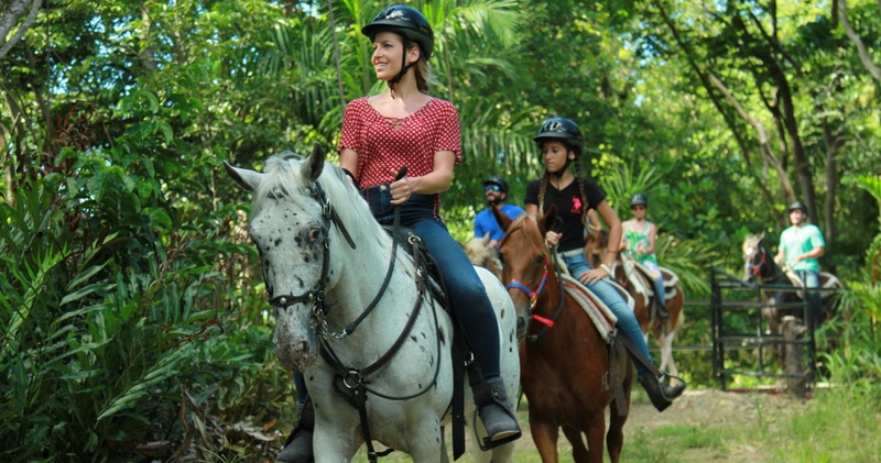 1-Hour Rainforest Horseback Ride