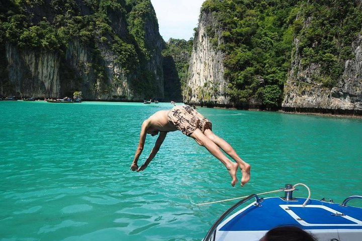 Phi Phi & Maya Bay PREMIUM Trip by Speedboat: Full Food & Pickup
