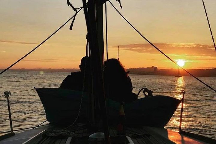 Sunset Sailing Tour On The Tagus River