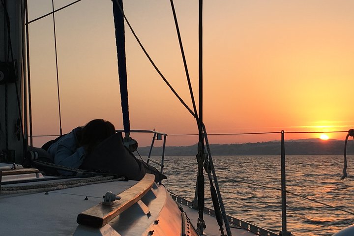 Lisbon Sunset Sailing Tour with White or Rosé Wine and Snacks