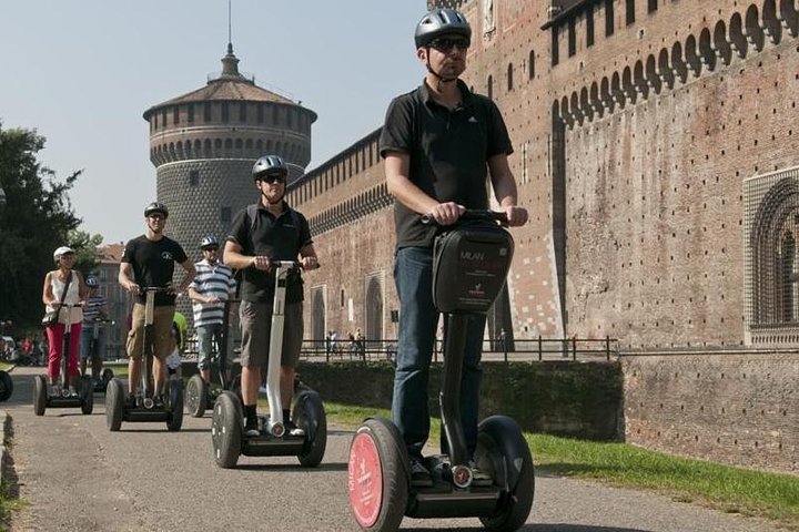 Milan: Segway Tour with Local Tourist Guide Live - 3 hours & half