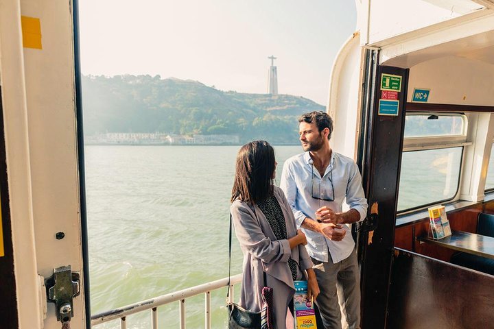 Lisbon Hop-On Hop-Off Bus Tour and River Cruise