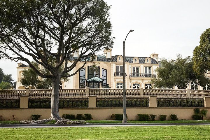 Private Scandals and Ghost Tour of Hollywood and Beverly Hills