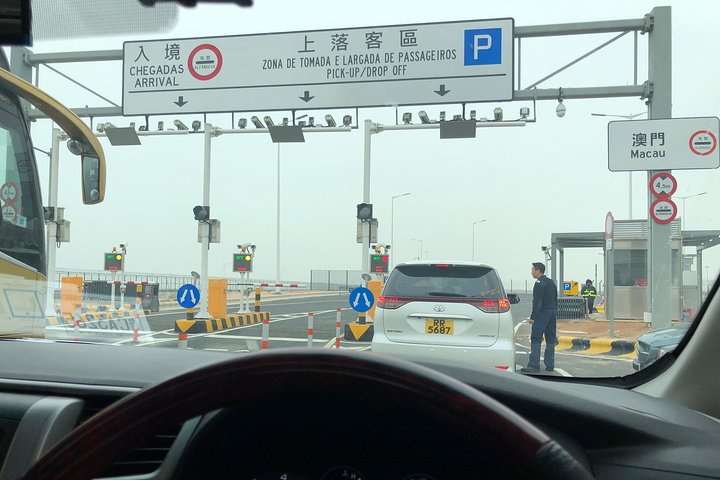 Private Transfer: Hong Kong to Macau via Zhuhai Bridge