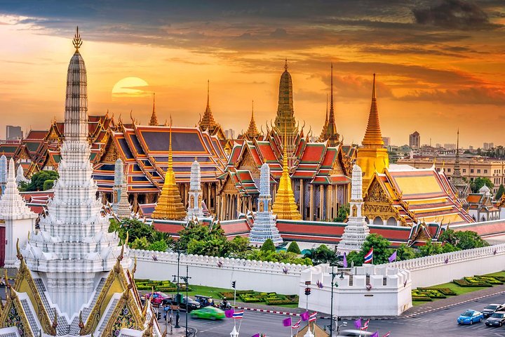 Amazing Bangkok Tour with Grand Palace, Emerald Buddha & Wat Arun