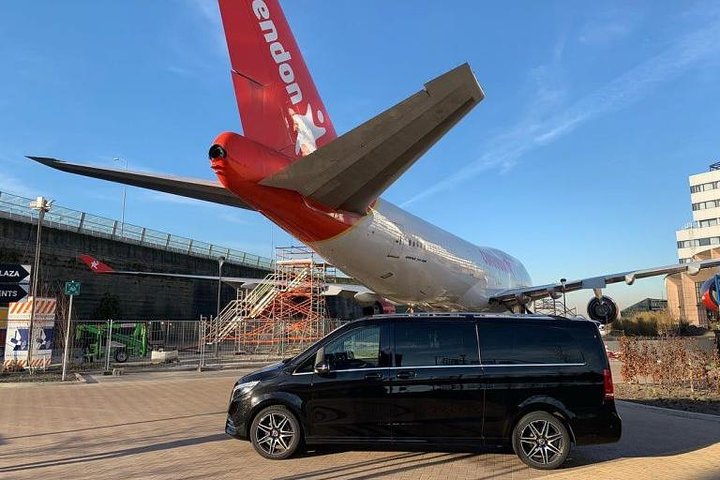 Amsterdam or Zaanse Schans private Schiphol airport layover tour