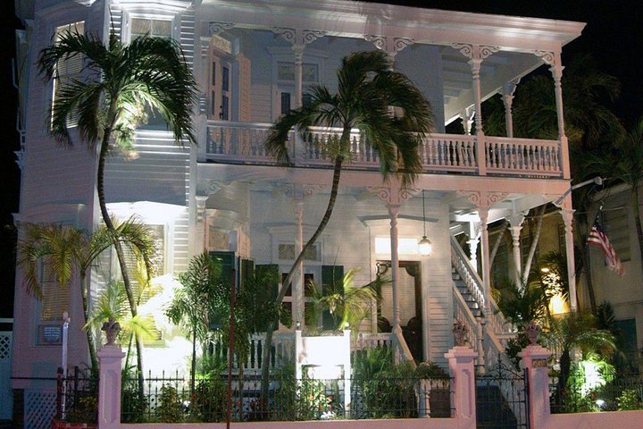 Key West Haunted Pub Crawl and Ghost Tour with Free T-Shirt